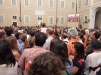   &raquo; Click to zoom ->